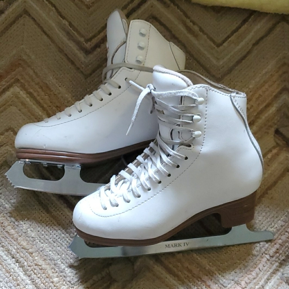 Kids size 1.5, Jackson Ice figure skate